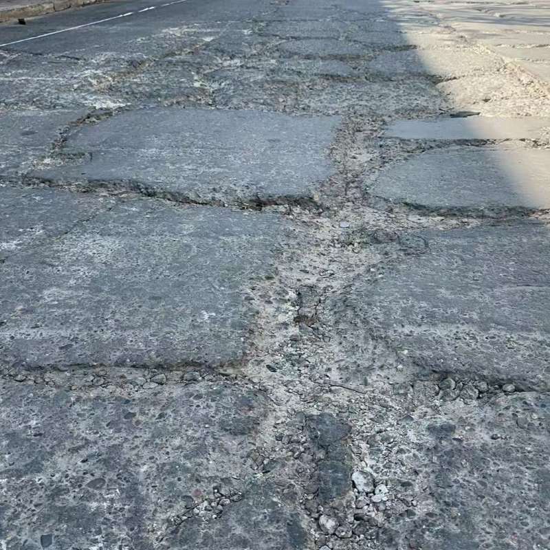 黄梅路面起砂露石子修补料
